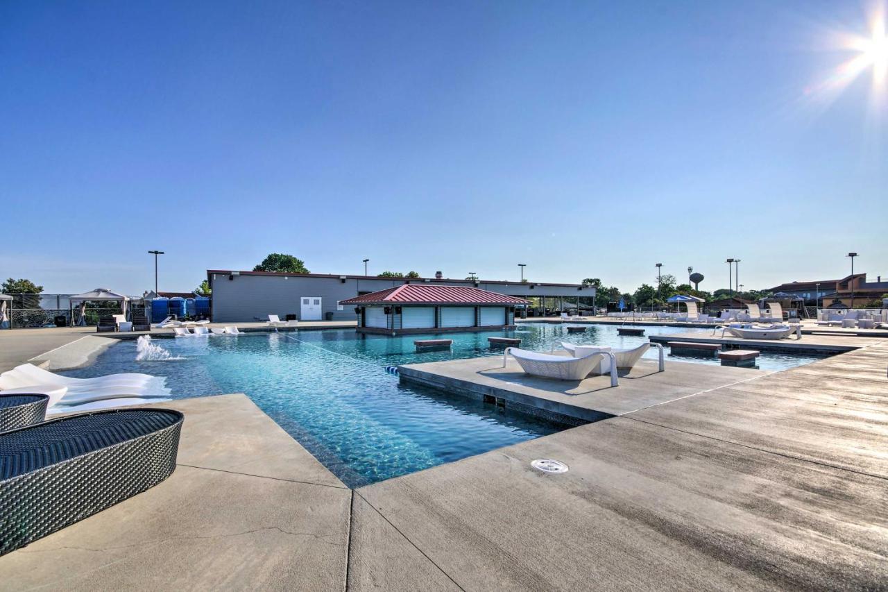 Ozarks Vacation Rental Condo With Lake View! エクステリア 写真