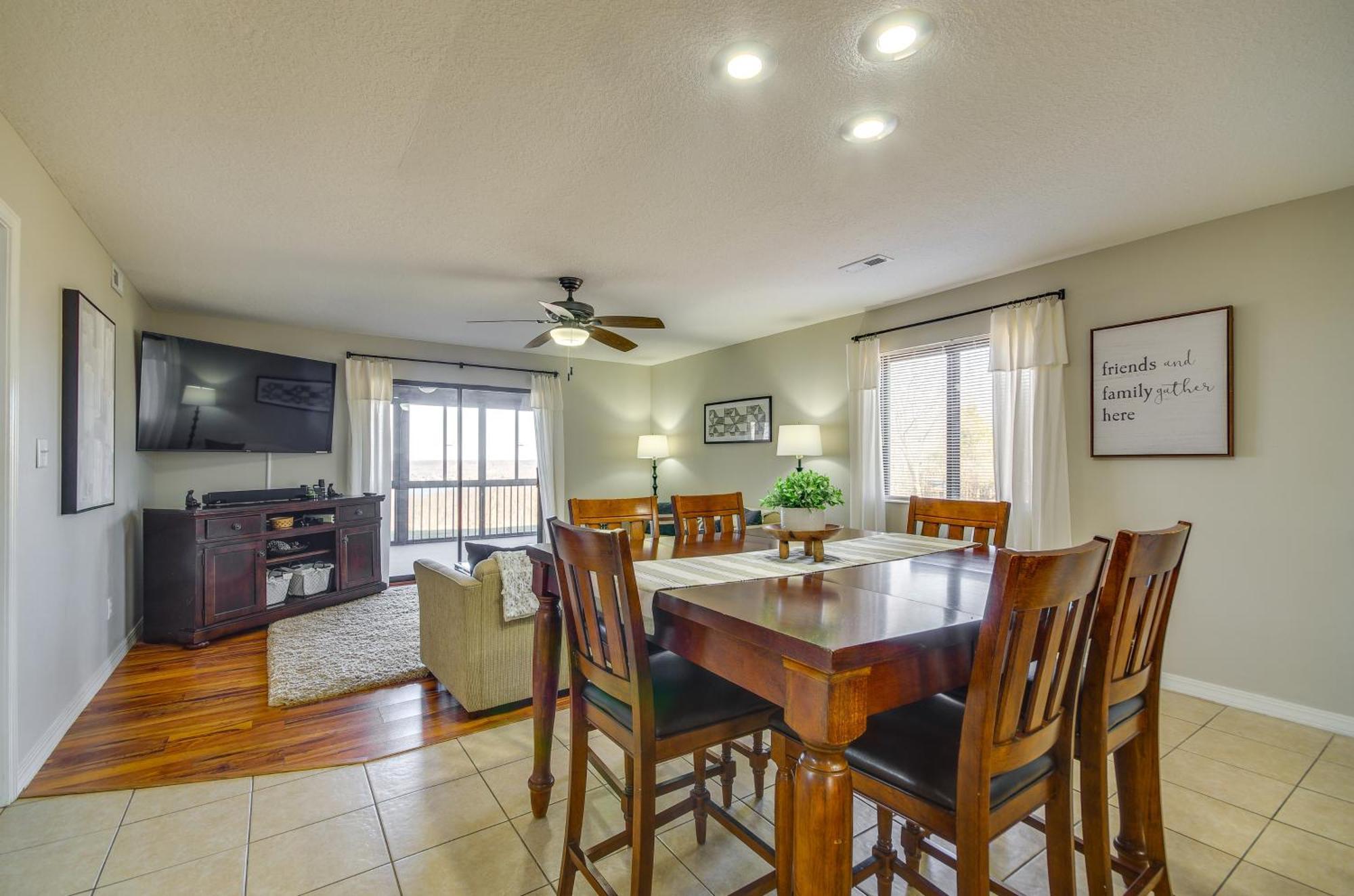 Ozarks Vacation Rental Condo With Lake View! エクステリア 写真